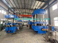 Presse industrielle de fabrication et de vulcanisation de pneus pleins pour pneus OTR, avec nouveau moteur à engrenages et roulement