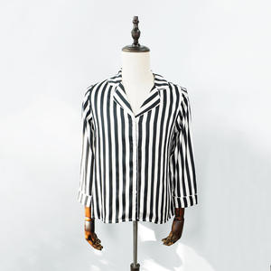 Venta al por mayor de pijamas Venta caliente de las señoras de la raya blanca y negra, avanzada Luz de lujo pijamas explosivos - Product Image 4