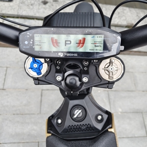 Motocicleta Ligera de 79 Pulgadas para Terreno Difícil, 10kW 72V40Ah, Diseño de Carrocería Ligera, Alta Flexibilidad, Motor de 7 Velocidades con Cambio Suave - Product Image 4