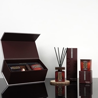 Ensemble cadeau de bougie parfumée rouge de luxe et diffuseur à bâtonnets avec emballage personnalisé pour la fragrance d'intérieur