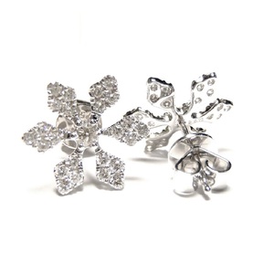 Boucles d'oreilles clous en or blanc 18 carats massif avec diamants véritables, motif flocon de neige mignon, serties de griffes, style Hong Kong, cadeau de fiançailles et de mariage - Product Image 1
