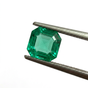 Esmeralda Natural de Origen Colombiano, Corte Esmeralda 5.7*5.7 MM, Calidad AAA, Certificación IGI, 0.97 CTS, Color Verde Excelente, Perfecta para Joyería - Product Image 1
