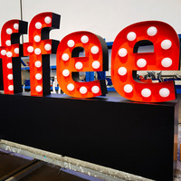 Letrero Luminoso LED Estilo Marquee Vintage, Letras del Alfabeto Retro, Decoración con Brillo Cálido Personalizable para Bar, Bodas, Fiestas y Hogar