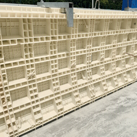 Système de coffrage en plastique ABS durable, léger et réutilisable pour la construction de pieux et de fondations en bande.