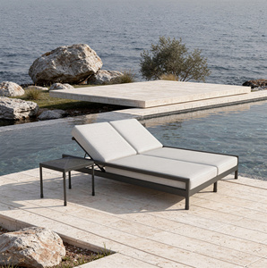 Set di Chaise Longue Regolabili di Lusso per Esterni con Tavolino Laterale, Arredamento Moderno per Patio, Villa, <span class=keywords><strong>Hotel</strong></span>, Resort e Bordo Piscina - Product Image 1