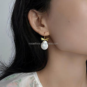 Pendientes Colgantes de Libélula Rosaeflora "Chance Encounter" en Plata de Ley 925 con Perlas Barrocas de Agua Dulce, Joyería Fina - Product Image 5