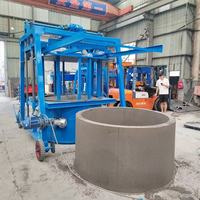 Machine multifonctionnelle pour la fabrication d'anneaux de puits en béton et de tuyaux de ciment