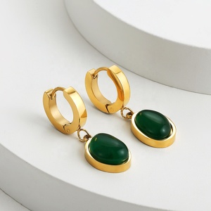 SLOONG Boucles d'oreilles en plaqué or 18 carats avec pendentif en pierre naturelle verte Boucles d'oreilles Huggie couleur or <span class=keywords><strong>Bijou</strong></span> vintage pour femmes - Product Image 1