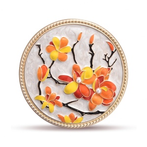 Ventes chaudes, miroir de maquillage portable miniature en métal doré avec logo personnalisé - Product Image 1