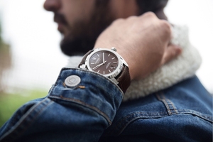 Montre mécanique pour homme OEM en acier inoxydable, étanche 10 bars, bracelet en cuir, boîtier de 22 mm de large, affichage à aiguilles - Product Image 6