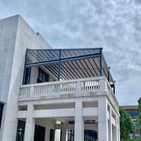 Toit de terrasse à cadre métallique Couverture de pergola facile à installer Abri solaire Pergola d'extérieur de luxe en PVC en alliage d'aluminium