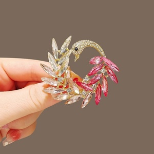 เข็มกลัดโลหะผสมหินธรรมชาติที่ทำด้วยมือเครื่องประดับหรูหราของผู้หญิงประดับด้วยเพชรหมุดดอกไม้และสัตว์ที่สวยงามในหลากหลายรูปแบบ - Product Image 4