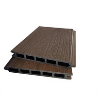 Clôture de sécurité avec poteaux en forme de pêche, panneaux de clôture de jardin en WPC ignifuge à grain de bois, panneaux de clôture extérieurs en composite bois-plastique