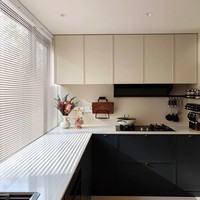 Armoires de cuisine en bois sur mesure avec finition peinte de qualité supérieure, design moderne, multifonctionnelles, résistantes à l'eau, roulettes faciles à nettoyer pour les maisons