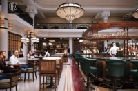 Comptoir de buffet de restaurant moderne en marbre sur mesure, mobilier commercial pour les intérieurs d'hôtels, de restaurants et de pubs