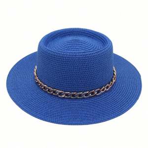 Chapeau de paille style Hepburn français pour l'été, la plage et l'extérieur, protection solaire, nouveau modèle printemps-été avec chaîne dorée - Product Image 3