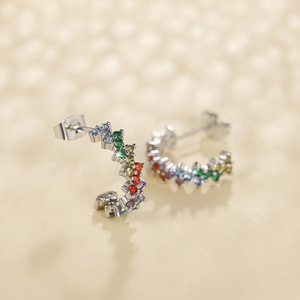 Orecchini a Perno Curvi a Forma di C Colorati per Donne, Accessori per Orecchie Geometrici per Uso Quotidiano - Product Image 6