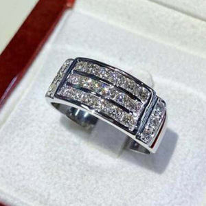 Elegante Bracciale da Donna con Tre File di Pietre Brillanti Incastonate, Ornamento Formale di Lusso - Product Image 3