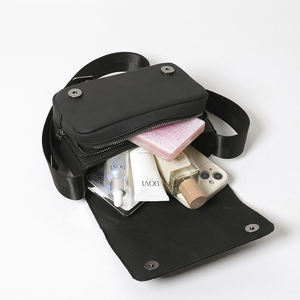 高品质新款男士斜挎包复古风格翻盖邮差信使复古日本小肩包 - Product Image 4