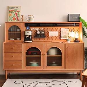 Aparador de madera maciza de estilo nórdico de 1.5 m con marco de madera de cerezo, almacenamiento y tomas de corriente para comedor. - Product Image 2