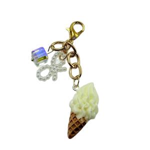 Porte-clés cornet de glace en acrylique durable, imprimé UV, motif dessin animé, accents dorés, cadeau d'anniversaire fantaisie pour femme, marque CHENXI - Product Image 6