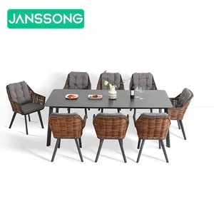 Juego de mesa y sillas impermeables de nuevo diseño Juego de mesa y sillas de comedor extravagantes de aluminio para hotel Muebles versátiles elegantes