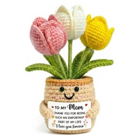 Peluche fantôme au crochet faite à la main, tenant une fleur, poupée tricotée pour le soutien émotionnel positif, pour Halloween, la Saint-Valentin, décoration de bureau