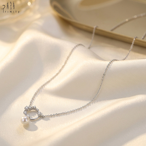 Collier pendentif en or blanc 18 carats style Art Déco avec diamants et perles de culture d'eau douce taille marquise, bijou raffiné, cadeau idéal pour jeune femme - Product Image 3