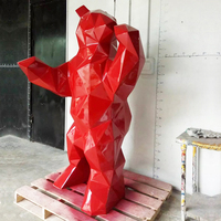 Sculpture géométrique en fibre de verre de haute qualité, statue rouge en résine, sculpture d'ours à vendre