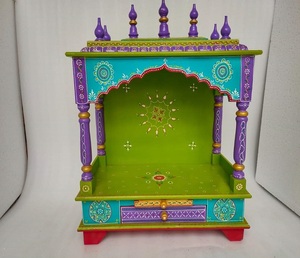 Templo de Pooja Tradicional de Madera, Elaborado con Pintura, Marco Resistente, Cajones Funcionales y Diseño Clásico para Ángulos Espirituales - Product Image 1