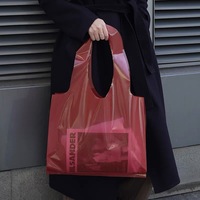 Sacs à provisions en plastique avec logo personnalisé avec trous de poinçonnage transparents Sacs de protection du vêtement pour l'emballage de vente au détail de vêtements