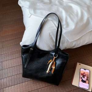 Bolso de piel vintage de gran capacidad con asa superior y bandolera - Product Image 2