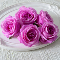 Großhandel künstliche Seide Rose Kopf Blume Blütenblatt einzelne weiße Rose Blumen köpfe Valentinstag Geschenk box Hochzeits dekoration