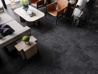 Carrelage en porcelaine noir antidérapant résistant à l'usure 600x1200mm 750x1500mm Texture naturelle Facile à nettoyer Sol commercial Salle d'exposition Bureau