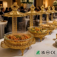 Plat de service rond de luxe en verre doré avec cloche suspendue pour hôtels et événements, ensemble de plats de service pour buffet et traiteur