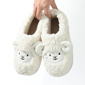 Vente en gros de pantoufles de grande qualité <span class=keywords><strong>pour</strong></span> adultes pantoufles d'intérieur chaudes en peluche de <span class=keywords><strong>mouton</strong></span> <span class=keywords><strong>pour</strong></span> femmes et hommes - Product Image 1