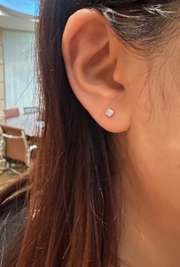 Boucles d'oreilles classiques en platine PT950 avec moissanite ronde brillante de 0,3 ct |   Moissanite de clarté VVS, taille brillant rond, pour mariage - Product Image 3