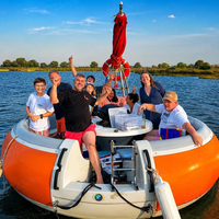 Bateau de fête flottant en forme de donut, coque rigide en PE, pour 8 personnes, pour les loisirs aquatiques et les activités commerciales.
