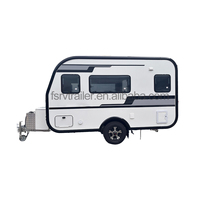 Caravane miniature multifonctionnelle moderne avec double essieu, construction en aluminium, pour voyages en famille en plein air et utilisation tout-terrain