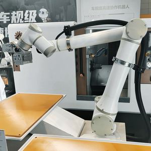 Cobot 6 axes HWINT pour une production efficace et conviviale, idéal pour le soudage, le polissage, la préhension et le placement de composants. - Product Image 1