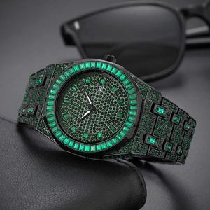 Montre à quartz pour homme, best-seller, avec diamants verts taille ovale et diamants mélangés, calendrier intégré, design tendance - Product Image 2