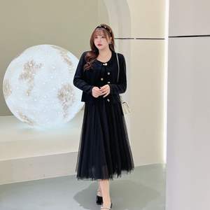 ชุดถักนิตติ้งสำหรับผู้หญิงไซส์ใหญ่ Runqi สีดำ เสื้อคลุมคาร์ดิแกนและเสื้อสายเดี่ยวลายดอกไม้ ติดกระดุม สไตล์หรูหรา สำหรับผู้ใหญ่ - Product Image 1