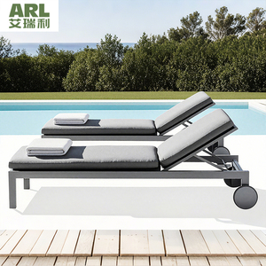 Tumbonas con ruedas de madera de teca modernas piscina de hotel de lujo para uso comercial al aire libre - Product Image 1
