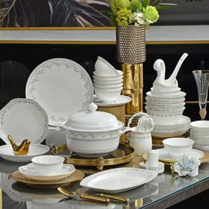 Grosir keramik 4 potong <span class=keywords><strong>set</strong></span> piring makan siang, <span class=keywords><strong>set</strong></span> peralatan makan porselen berbingkai emas Nordik gaya sederhana - Product Image 1