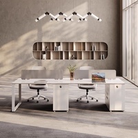 Bureau de personnel au design moderne et épuré, postes de travail doubles 4 places en forme de bande, utilisation commerciale, boîte à câbles en PVC, combinaison libre