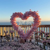 Stock entrepôt USA : Ensemble de fleurs artificielles en forme de cœur rose pour arche de toile de fond, idéal pour demande en mariage romantique et décoration de la Saint-Valentin
