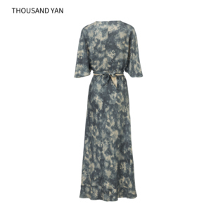 <span class=keywords><strong>Robe</strong></span> longue en <span class=keywords><strong>soie</strong></span> de mûrier 100% pour femme, col en V, tie-dye, manches volantées, imprimé abstrait, élégante, haut de gamme, <span class=keywords><strong>fluide</strong></span>, pour l'été - Product Image 2