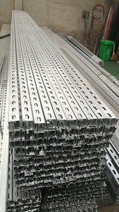 Usine directe bon prix galvanisé à chaud en acier inoxydable GI Strut C canal Q235B matériel flexion coupe disponible - Product Image 6
