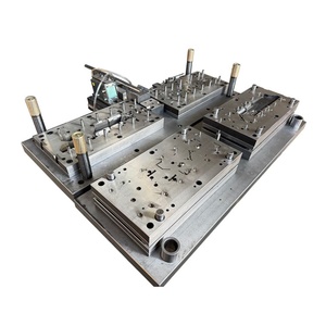 Moldes de Estampado de Alta Precisión Personalizados - Matriz de Acero para Conformado en Frío - Matriz Metálica Profesional de Una Sola Estación para Punzonado y Conformado - Product Image 4