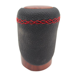 Poignée de levier de vitesses automatique Lexus ESGS en cuir grain de bois avec surpiqûres rouges, design ergonomique - Product Image 4